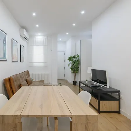 Avila Calle, Precioso Estudio En Santiago Bernabeu-estrecho En Segundo Piso Sin Ascensor Madrid