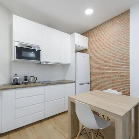 Apartment Avila Calle, Precioso Estudio En Santiago Bernabeu-estrecho En Segundo Piso Sin Ascensor *