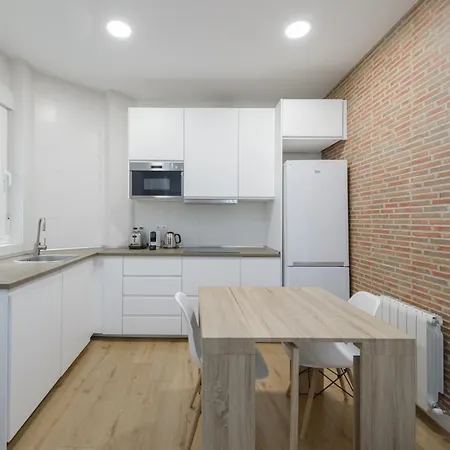 Avila Calle, Precioso Estudio En Santiago Bernabeu-estrecho En Segundo Piso Sin Ascensor