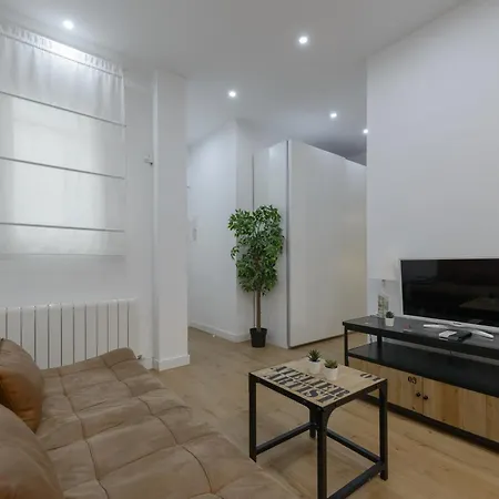 Avila Calle, Precioso Estudio En Santiago Bernabeu-estrecho En Segundo Piso Sin Ascensor Madrid