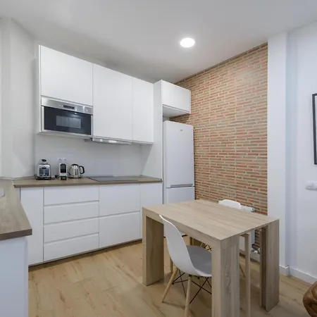 Avila Calle, Precioso Estudio En Santiago Bernabeu-estrecho En Segundo Piso Sin Ascensor Apartment