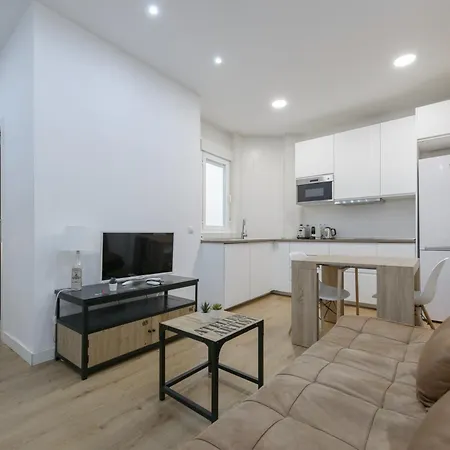 Apartment Avila Calle, Precioso Estudio En Santiago Bernabeu-estrecho En Segundo Piso Sin Ascensor Madrid