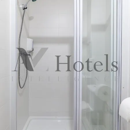 Ayz Luis Cabrera-auto Check-in Hotel *