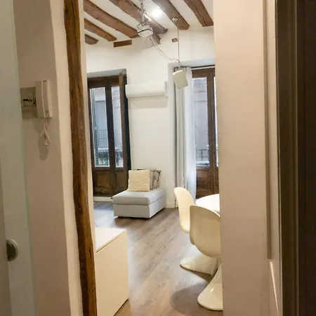 Hortaleza 4, Preciso Estudio En Chueca Junto A La Gran Via De Мадрид