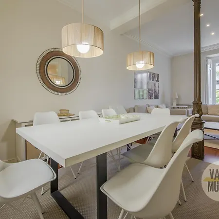 Premium 10pax En Plaza Espana-gran Via * Madrid