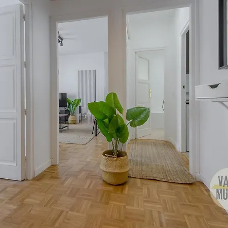 Apartamento Practico 7pax En Calle Santa Ana Centro De *