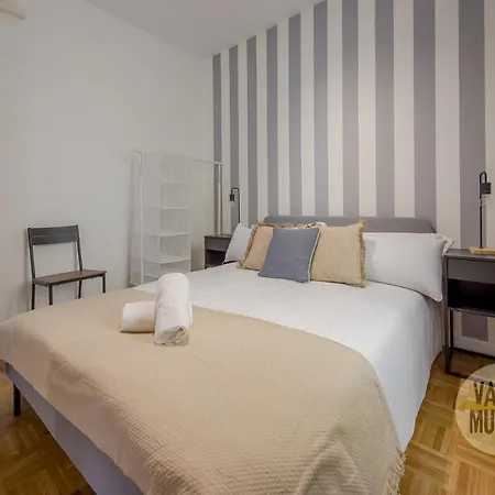 Apartamento Practico 7pax En Calle Santa Ana Centro De *