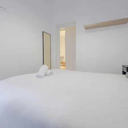 Premium 9pax En Calle Olmo - Centro De E1