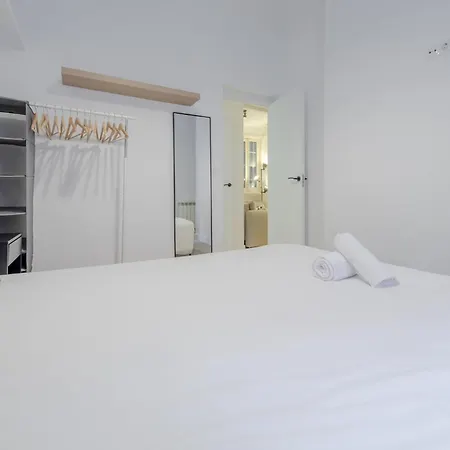 Premium 9pax En Calle Olmo - Centro De E1