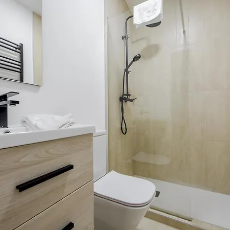 Premium 9pax En Calle Olmo - Centro De E1 *