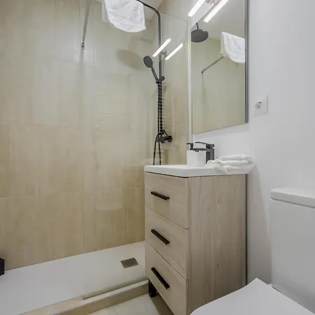 Premium 9pax En Calle Olmo - Centro De E1 Madrid