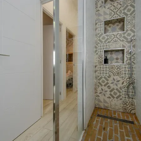 Apartamento C-almendro, Nuevo Piso En El Corazon De E1 *