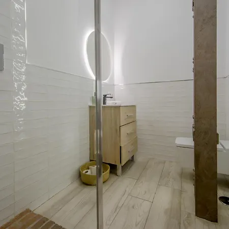 Apartamento C-almendro, Nuevo Piso En El Corazon De E1 *