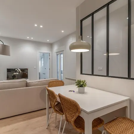 Modern, Centric -2bd 2bth- Delicias *
