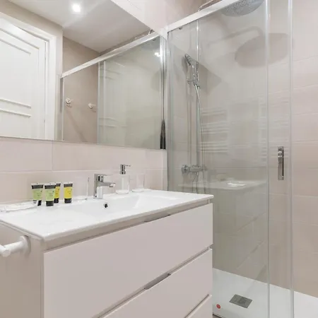 Spacious Central-3bedrooms 3bathrooms-sol アパート マドリード