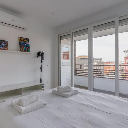 Bright With Terrace- 2bd 2bth- Salamanca