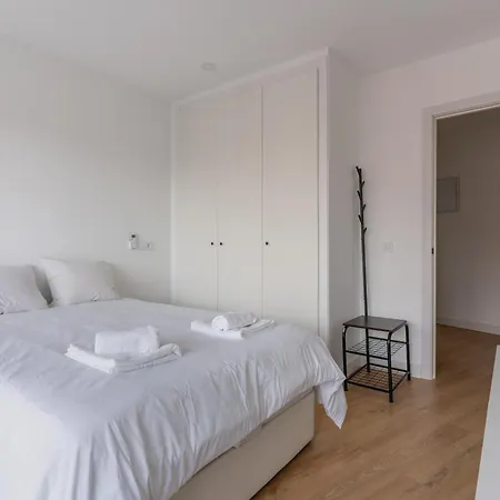 Bright With Terrace- 2bd 2bth- Salamanca Apartment *