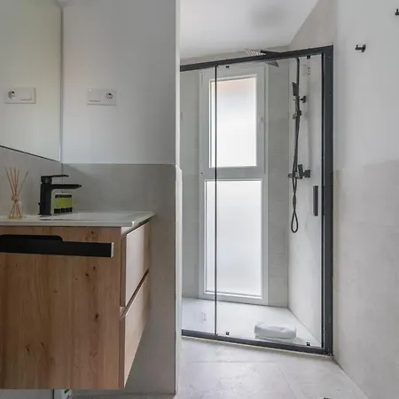 Bright With Terrace- 2bd 2bth- Salamanca Apartment