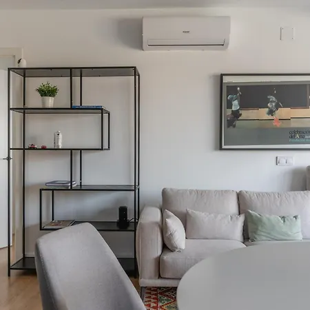 Bright With Terrace- 2bd 2bth- Salamanca