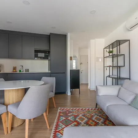 Bright With Terrace- 2bd 2bth- Salamanca Apartment *