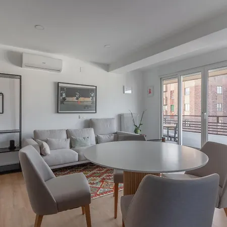 Bright With Terrace- 2bd 2bth- Salamanca