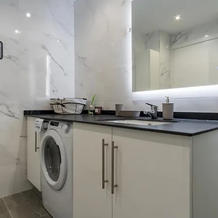 Brigth- Pool Parking-1bd 1bth-prado