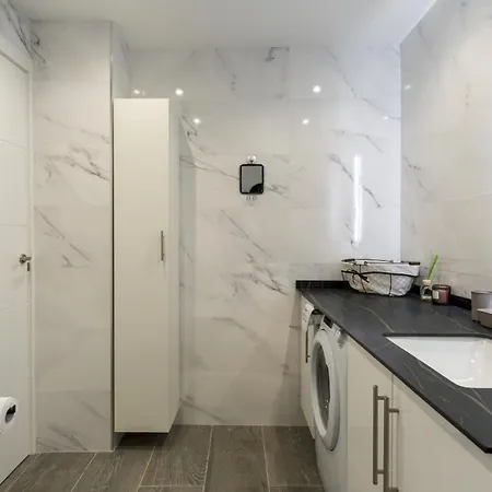 Brigth- Pool Parking-1bd 1bth-prado