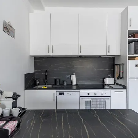 Brigth- Pool Parking-1bd 1bth-prado *