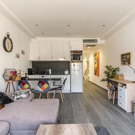 Brigth- Pool Parking-1bd 1bth-prado Apartamento *
