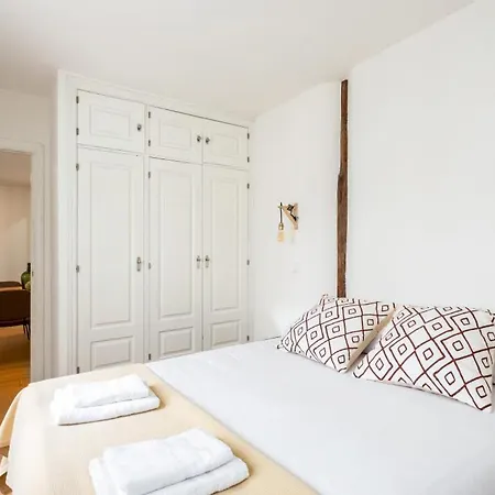 1 Bedroom 1 Bathroom Furnished - Malasana - Modern In Downtown Area - Mintystay Apartment