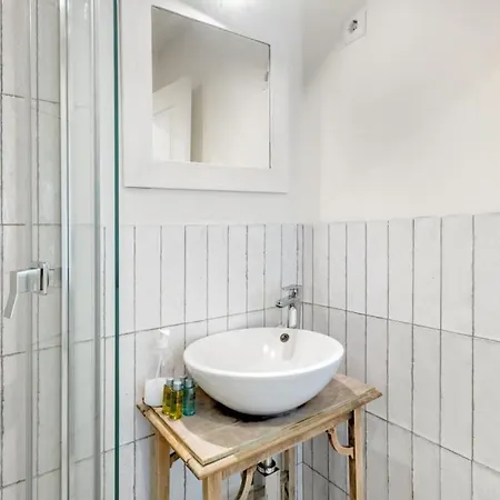 1 Bedroom 1 Bathroom Furnished - Malasana - Modern In Downtown Area - Mintystay