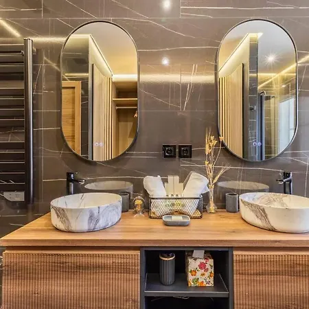 Luxury And Elegant *