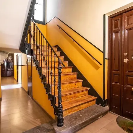 Cozy In The Heart Of Madrid.m31