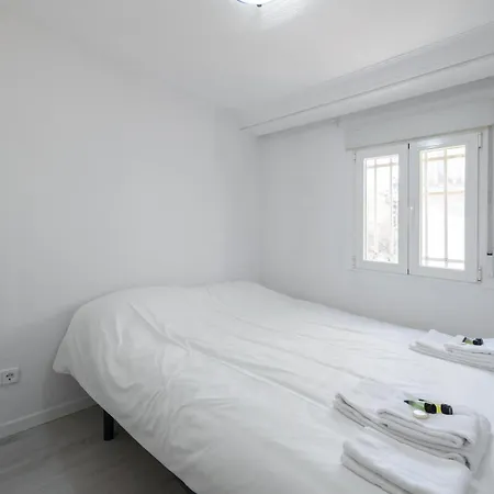 Apartment Sabadell Calle, Casa Familiar De 3 Con Terraza Junto Metro Fuencarral *