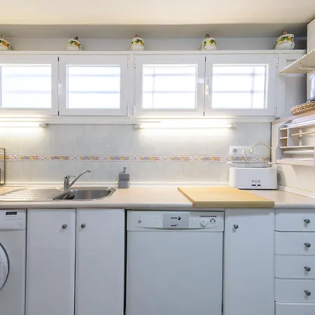 Apartamento Sabadell Calle, Casa Familiar De 3 Con Terraza Junto Metro Fuencarral