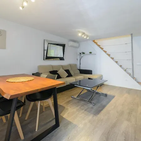 Sabadell Calle, Casa Familiar De 3 Con Terraza Junto Metro Fuencarral *