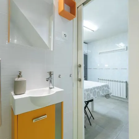 Apartamento Sabadell Calle, Casa Familiar De 3 Con Terraza Junto Metro Fuencarral