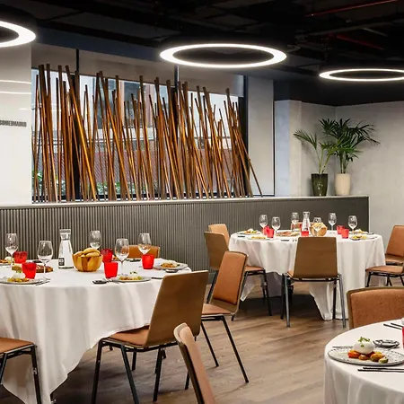 Radisson Red