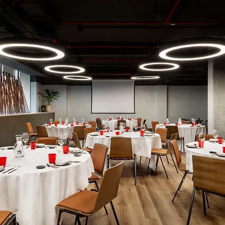 Radisson Red