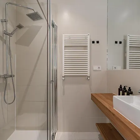 Lalatina Ii Calle Almendro 3br 2bh Apartment Madrid