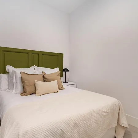 Lalatina Ii Calle Almendro 3br 2bh Apartment *