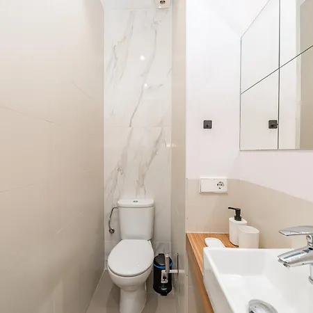 Lalatina Ii Calle Almendro 3br 2bh Apartment