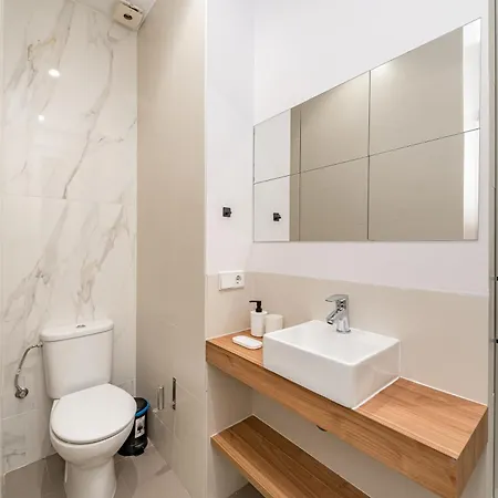 Lalatina Ii Calle Almendro 3br 2bh Apartment