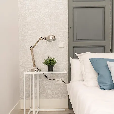 Apartment Lalatina Ii Calle Almendro 3br 2bh *