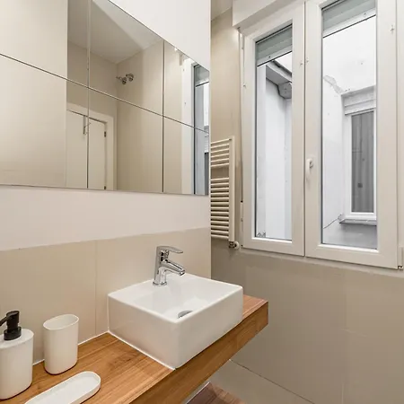 Lalatina Ii Calle Almendro 3br 2bh Apartment Madrid