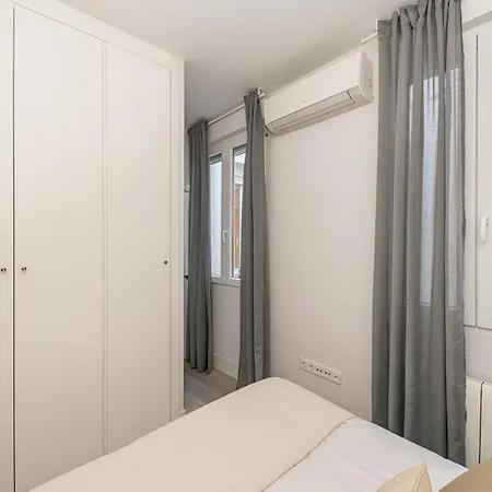 Lalatina Ii Calle Almendro 3br 2bh Apartment