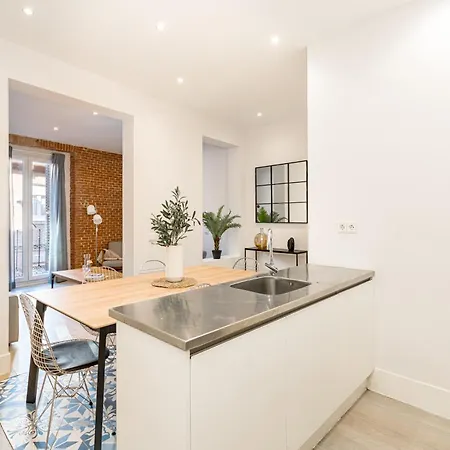 Lalatina Ii Calle Almendro 3br 2bh Apartment Madrid