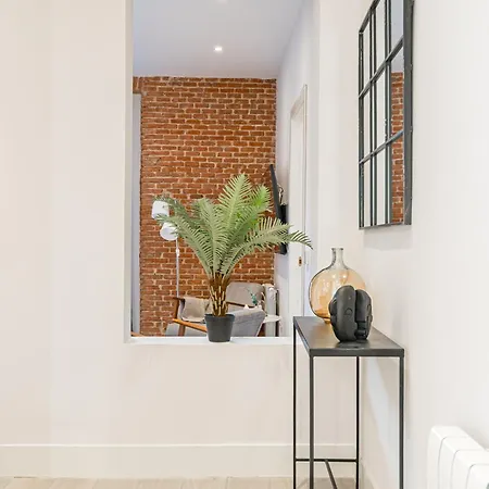 Lalatina Ii Calle Almendro 3br 2bh Apartment Madrid