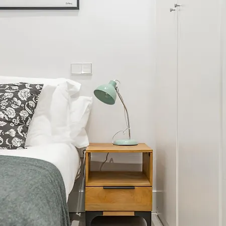 Lalatina Ii Calle Almendro 3br 2bh Apartment