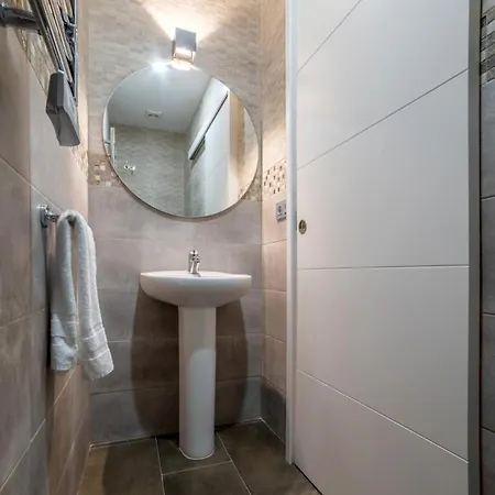2 Bedrooms 1.5 Bathrooms Furnished - Justicia - Refurbished - Mintystay Apartment
